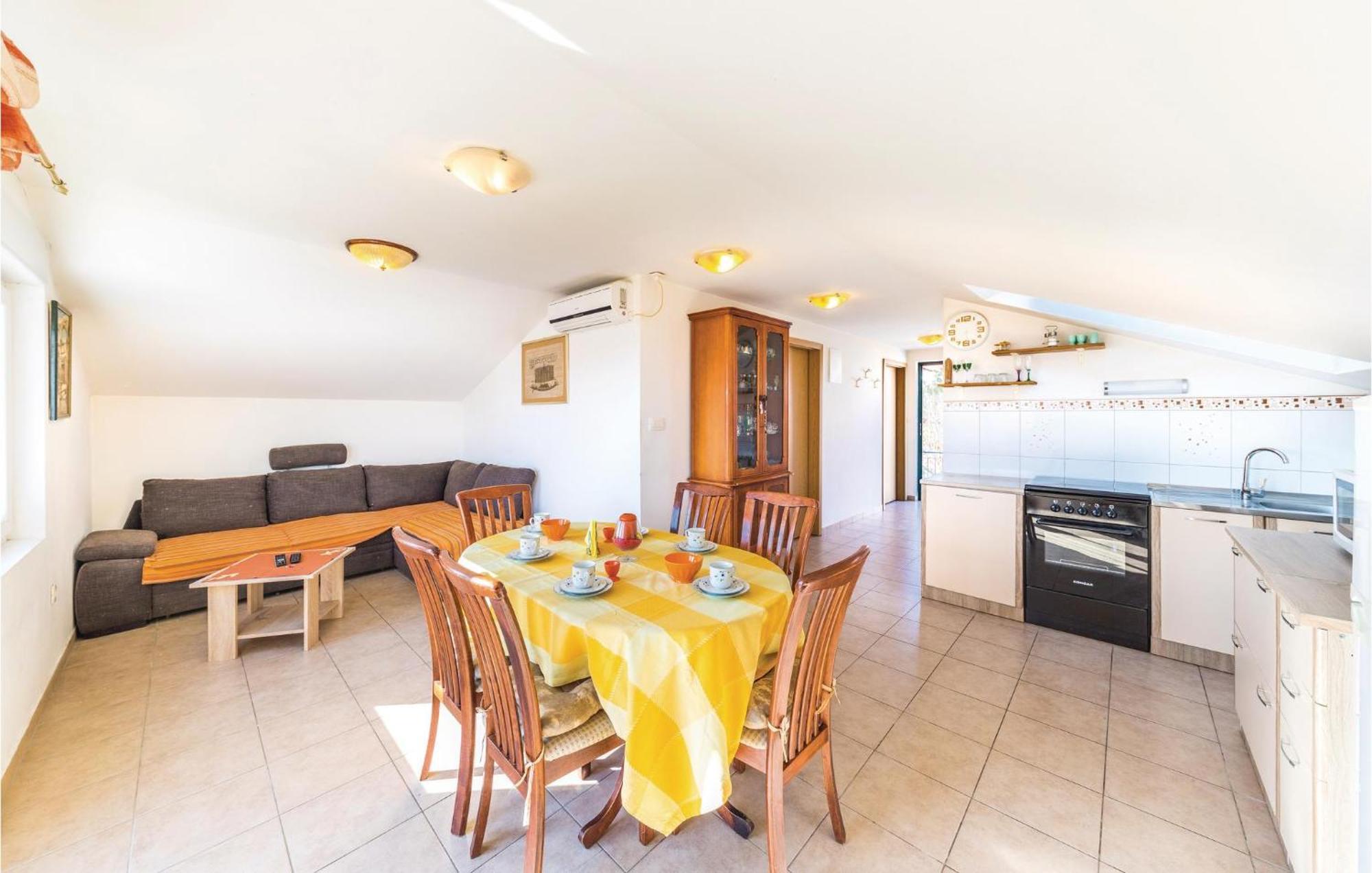 Gorgeous Apartment In Сегет-Враниця Екстер'єр фото